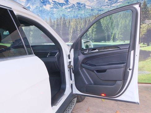 Used 2017 Mercedes-Benz GLS 450 4MATIC w/ Premium Package image 31