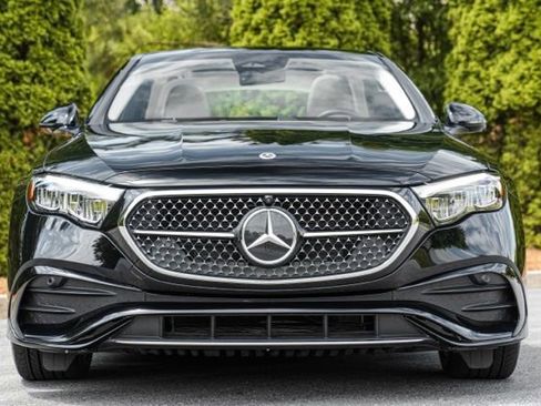 Used 2025 Mercedes-Benz E 350 4MATIC Sedan w/ Winter Package image 18