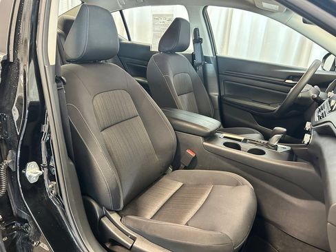 Used 2025 Nissan Altima 2.5 SV FWD image 19