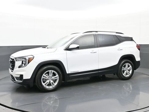 Used 2023 GMC Terrain SLE w/ Driver Convenience Package image 6