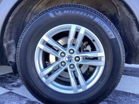 Used 2023 Ford Explorer XLT image 13