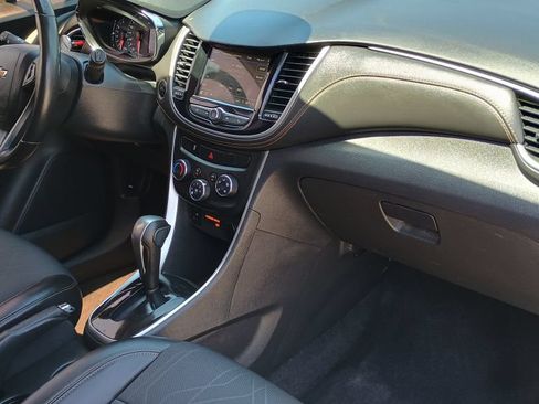 Used 2019 Chevrolet Trax LT w/ LT Convenience Package AWD/4WD image 32