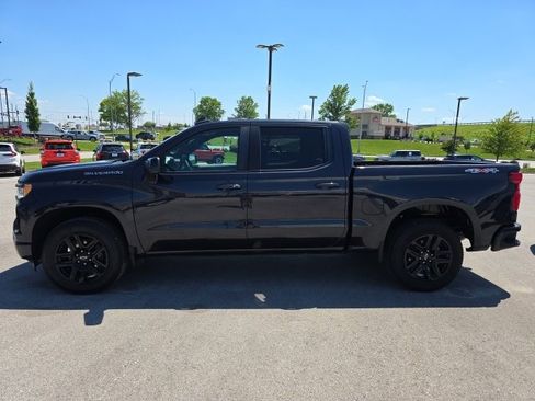 Used 2022 Chevrolet Silverado 1500 RST image 2