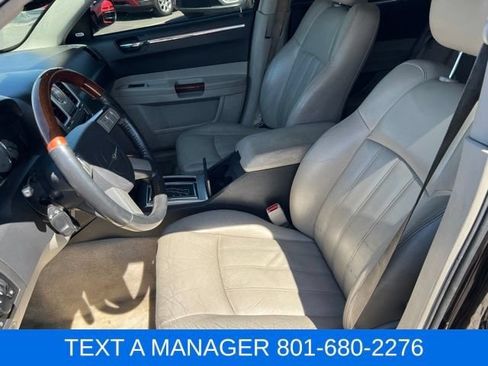 Used 2005 Chrysler 300 C w/ Protection Group II RWD image 18