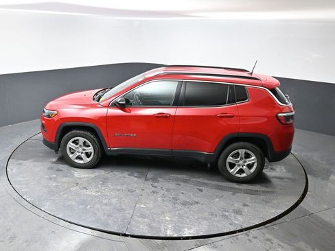 Used 2024 Jeep Compass Latitude image 44