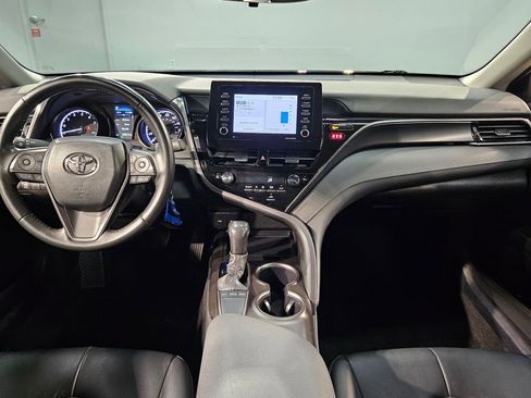 Used 2024 Toyota Camry SE image 10