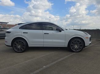 Used 2023 Porsche Cayenne Platinum Edition video 4