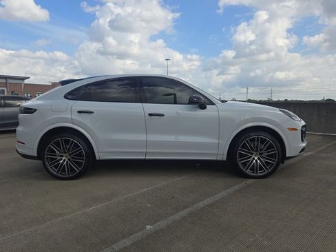 Used 2023 Porsche Cayenne Platinum Edition image 4