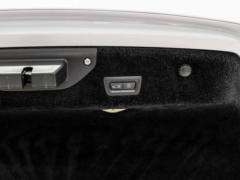 Used 2018 Rolls-Royce Dawn Base image 55