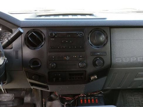 Used 2011 Ford F350 XL w/ Camper Pkg image 23