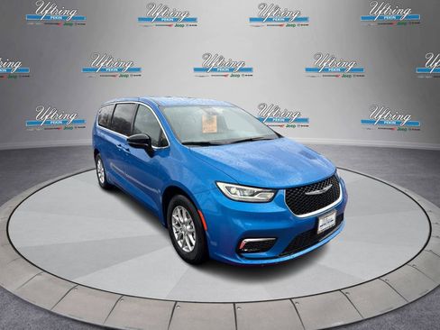 New 2026 Chrysler Pacifica Select image 1