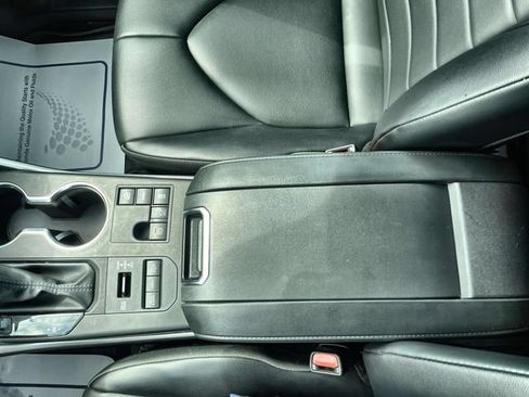 Used 2024 Toyota Highlander XLE AWD/4WD image 24