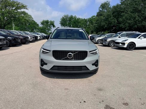 Certified 2026 Volvo XC40 B5 Plus AWD/4WD image 7