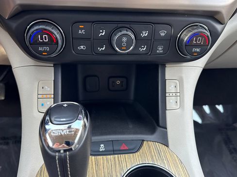 Used 2018 GMC Acadia Denali w/ LPO, Cargo Package FWD image 24