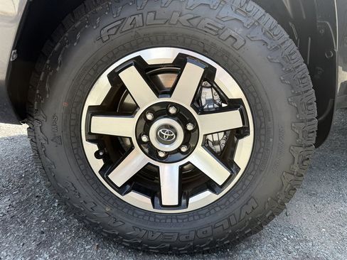Used 2021 Toyota 4Runner TRD Off-Road Premium w/ Moonroof Package AWD/4WD image 6