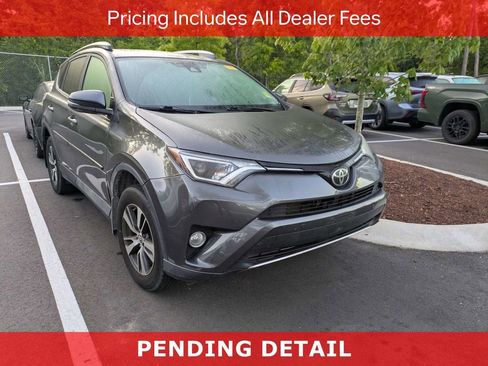 Used 2017 Toyota RAV4 XLE AWD/4WD image 1