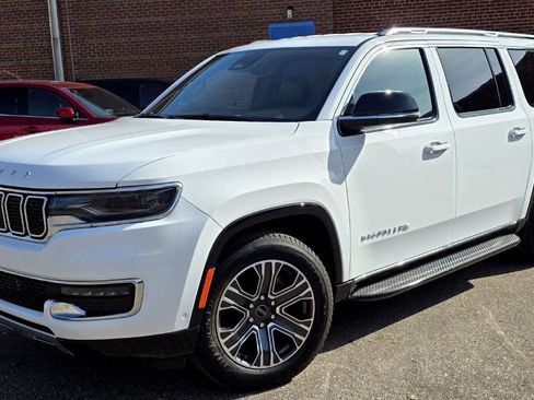 Used 2025 Jeep Wagoneer L Series II w/ 8-pass Seating Package image 4