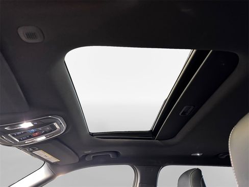 Used 2024 Jeep Grand Cherokee L Altitude image 23