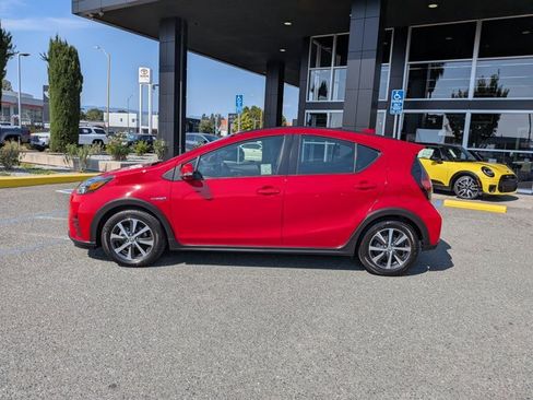 Used 2019 Toyota Prius C w/ Carpet Mat Package FWD image 9