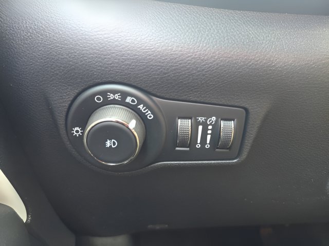 Certified 2022 Jeep Compass Limited AWD/4WD image 11