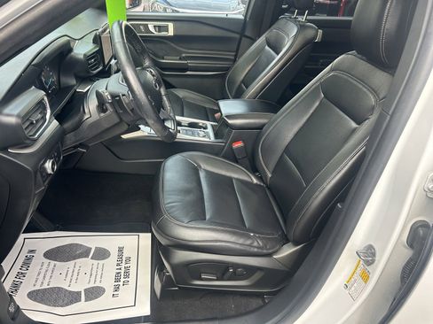 Used 2020 Ford Explorer XLT w/ Equipment Group 202A AWD/4WD image 15
