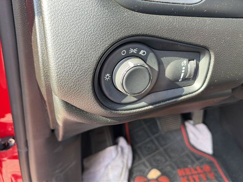 Used 2023 Jeep Renegade Latitude AWD/4WD image 8