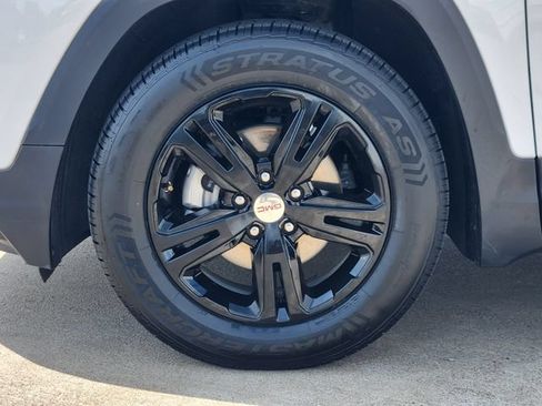 Used 2024 GMC Terrain SLE FWD image 10