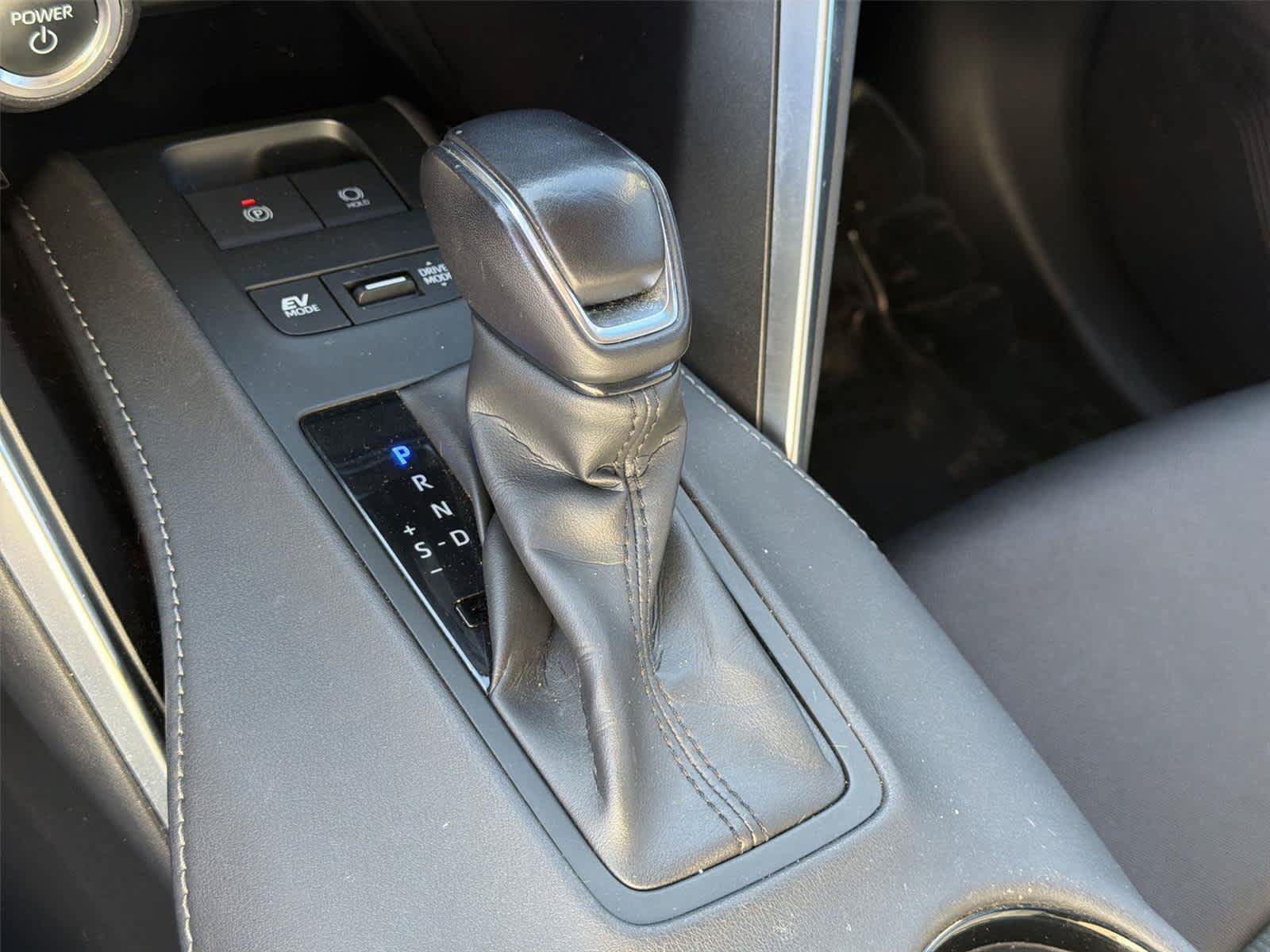 Used 2023 Toyota Venza LE AWD/4WD image 19