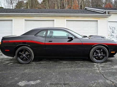 Used 2010 Dodge Challenger R/T w/ Mopar 10 Pkg image 9