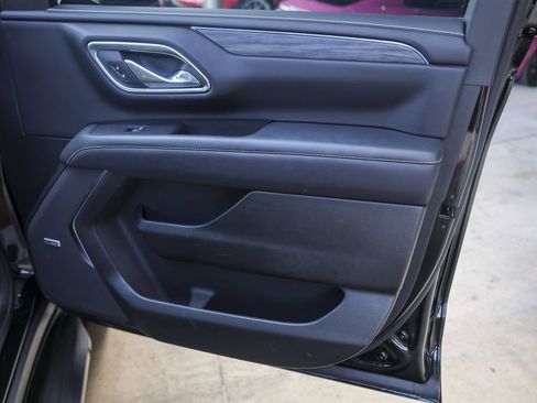 Used 2023 GMC Yukon SLT w/ SLT Luxury Package RWD image 40