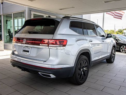 Certified 2024 Volkswagen Atlas SE FWD image 2
