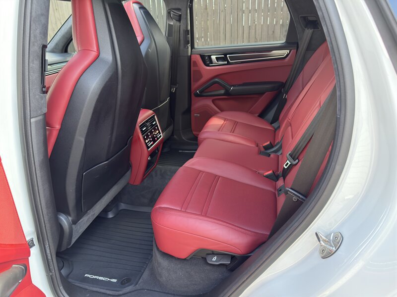Used 2022 Porsche Cayenne GTS AWD/4WD image 24