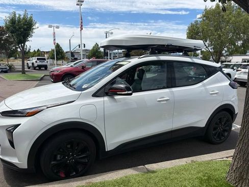 Used 2023 Chevrolet Bolt EUV LT w/ Convenience Package FWD image 18
