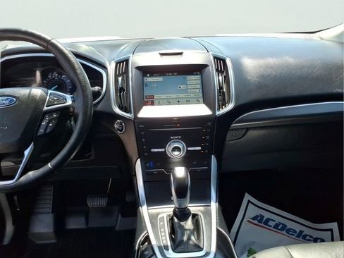 Used 2018 Ford Edge Titanium w/ Equipment Group 301A AWD/4WD image 13