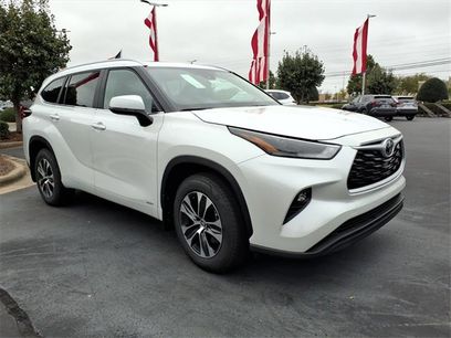 New 2025 Toyota Highlander XLE