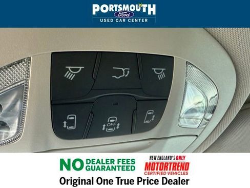 Used 2024 Chrysler Pacifica Touring-L image 17