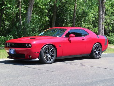 Used 2016 Dodge Challenger R/T Scat Pack w/ Leather Interior Group RWD image 28