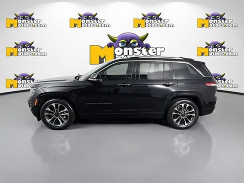 Used 2022 Jeep Grand Cherokee Overland w/ Luxury Tech Group IV AWD/4WD image 8