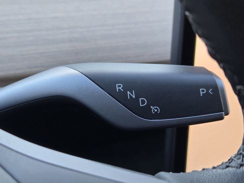 Used 2023 Tesla Model 3 Standard Range image 21