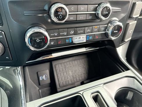 Used 2022 Ford F150 Lariat w/ Equipment Group 502A High AWD/4WD image 19