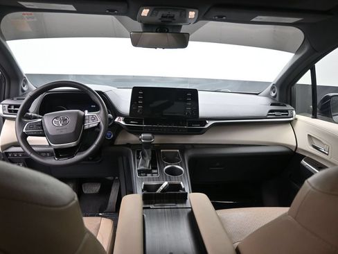 Used 2021 Toyota Sienna Limited FWD image 15
