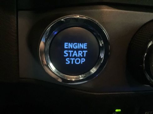 Used 2022 Toyota Tacoma TRD Off-Road w/ TRD Premium Off Road Package image 18