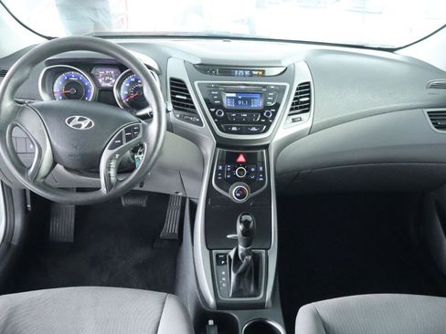 Used 2015 Hyundai Elantra SE FWD image 16