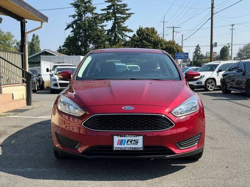 Used 2017 Ford Focus SE w/ Cold Weather Package FWD image 8