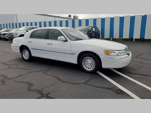 Used 2001 Lincoln Town Car Executive image 27