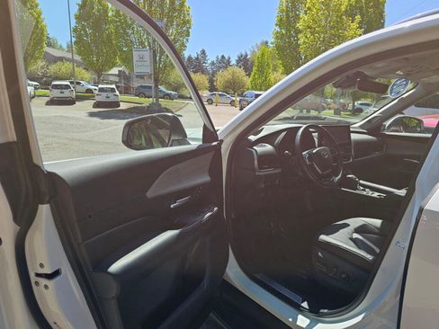 Used 2024 Toyota Grand Highlander AWD image 21