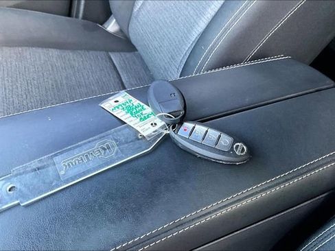 Used 2021 Nissan Rogue SV image 32