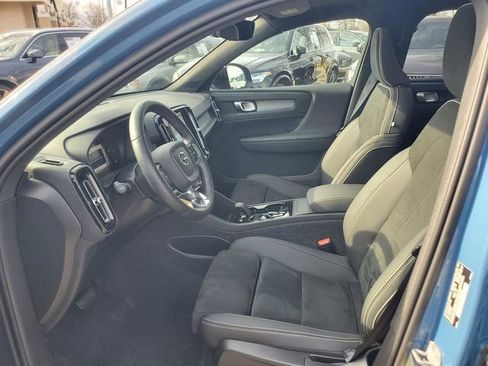 Certified 2025 Volvo XC40 B5 Plus AWD/4WD image 14