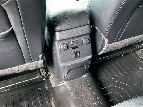 Used 2017 Ford Explorer XLT w/ Equipment Group 202A FWD image 34