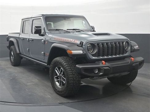 Used 2025 Jeep Gladiator Mojave w/ Convenience Group image 2